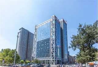 上海排水板高分子防水卷材涂胶覆砂生产线生产视频